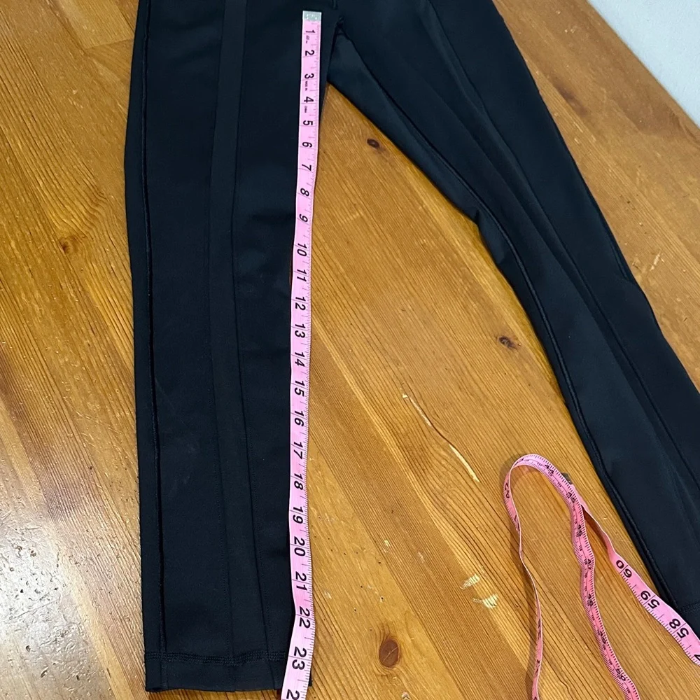 Sleek Black Women's High-Rise Leggings